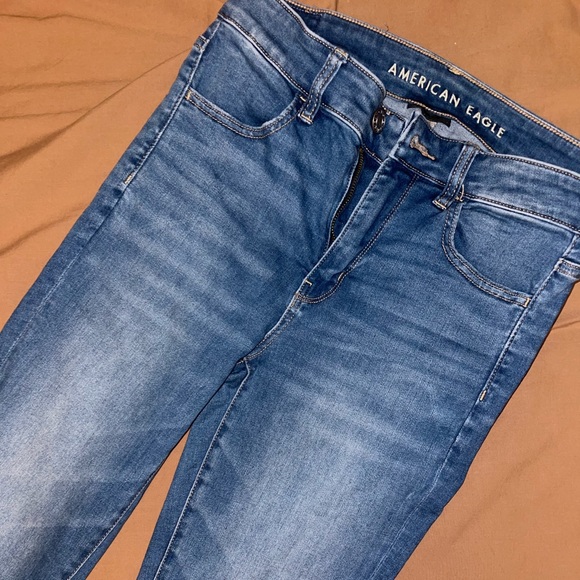 American Eagle High-Rise Jegging - Picture 2 of 3